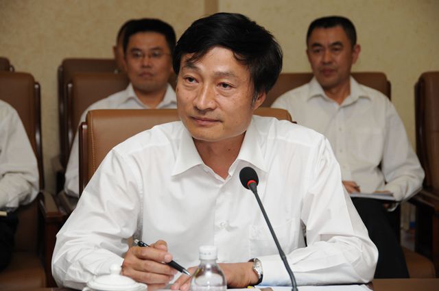院长宋士福汇报人才培养工作