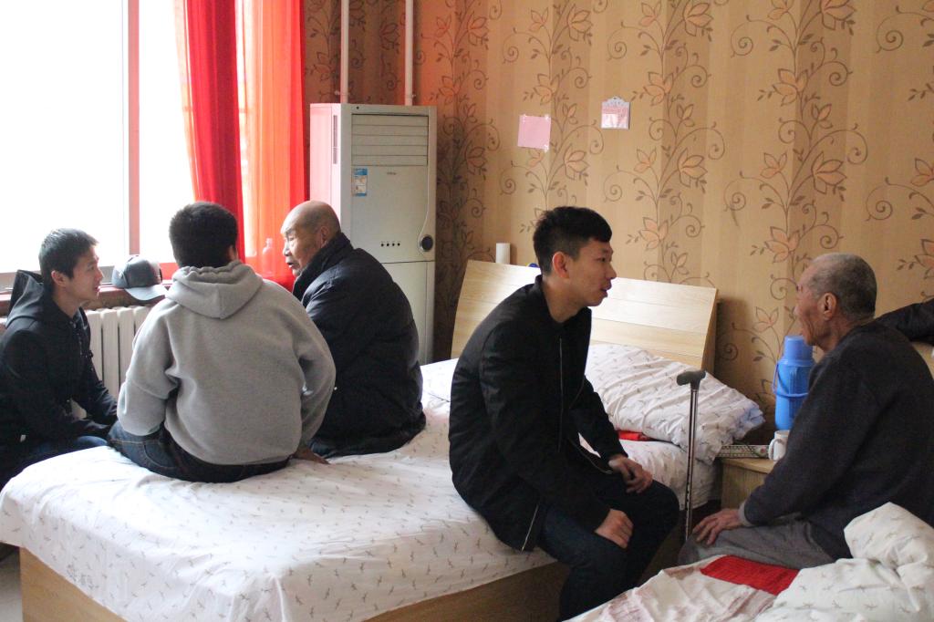 在老年公寓开展志愿活动